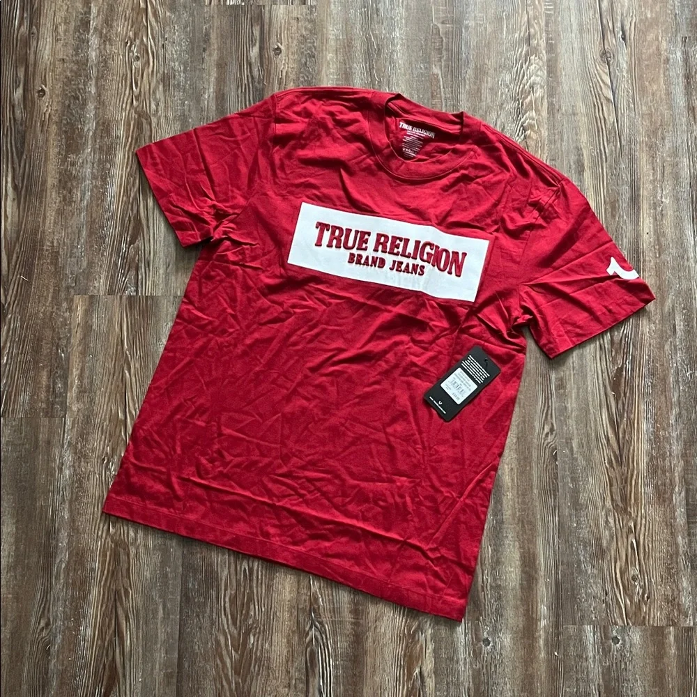 True Religion Red Dahlia Embossed Arched Logo Casual 100% Cotton Tee